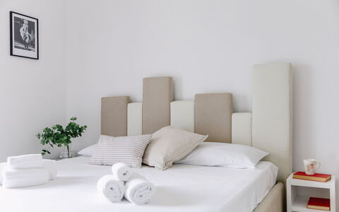Suite Pineta: Meubilair, Interieur Ontwerp, Bed, Slaapkamer, Muur, Hout, Bedding, Laken, Linens, Textiel