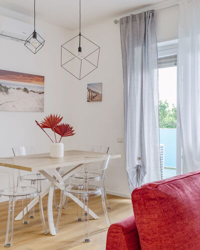Suite Pineta: Meubilair, Interieur Ontwerp, Flooring, Verdieping, Hout, Tafel, Kamer, Plafond, Textiel, Woonkamer
