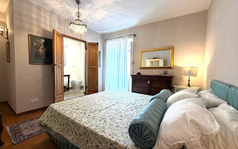 La Dimora del Leone: Meubilair, Bed, Interieur Ontwerp, Slaapkamer, Bedding, Laken, Verdieping, Flooring, Kamer, Hout