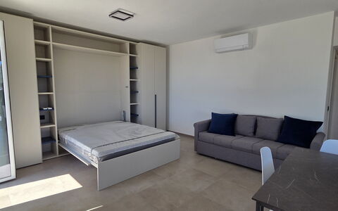 Villa Pineta della Rovere: Meubilair, Flooring, Verdieping, Interieur Ontwerp, Hout, Kamer, Appartement, Verlichting, Slaapkamer, Bed