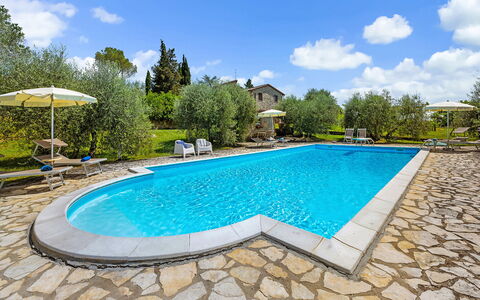 San Sano Retreat, Chianti Vineyard Views & Diving: Blauw, Zwembad, Samengesteld Materiaal, Toevlucht, Tuin, Eco Hotel, Backyard, Schaduw, Flagstone, Hacienda