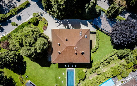 Flor Grand Lake Villa: Woongebied, Huis, Landschap, Huis, Dak, Land Lot, Landgoed, Voorstad, Gazon, Landscaping