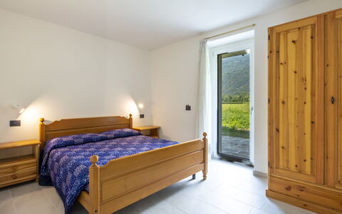 Isola Verde Garden Home: Interieur Ontwerp, Flooring, Kamer, Plafond, Verdieping, Meubilair, Hardwood, Appartement, Beits, Bed