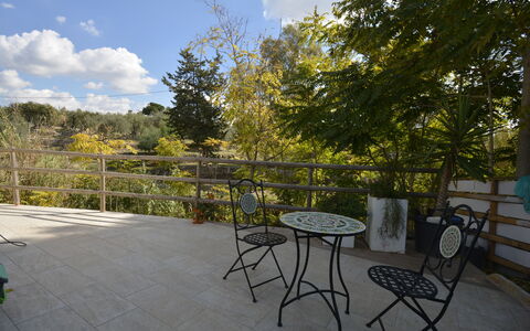La Dimora di Artemide: Meubilair, Buitenmeubels, Stoel, Hek, Leuning, Schaduw, Buitentafel, Balkon, Landscaping, Dek