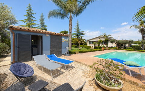 Villa Simona: Zwembad, Toevlucht, Eco Hotel, Schaduw, Landgoed, Hacienda, Landscaping, Villa, Hotel