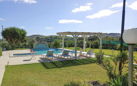 Villa Emme: Zwembad, Toevlucht, Buitenmeubels, Vrije Tijd, Schaduw, Tuin, Eco Hotel, Stoel, Landscaping, Backyard