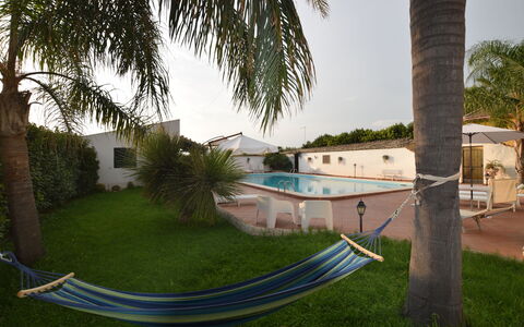Villa Cigno Reale: Zwembad, Toevlucht, Vrije Tijd, Buitenmeubels, Eco Hotel, Schaduw, Hacienda, Ligstoel, Vakantie