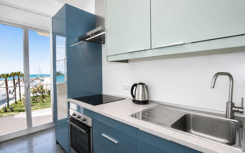 La Casa di Luigi: Keuken, Countertop, Major Appliance, Cabinetry, Flooring, Appartement, Verdieping, Meubilair, Toestel Van De Keuken, Kraan