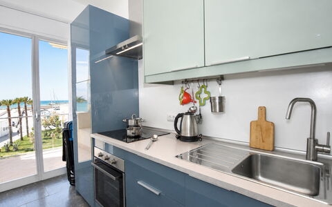 La Casa di Luigi: Keuken, Countertop, Major Appliance, Toestel Van De Keuken, Cabinetry, Meubilair, Interieur Ontwerp, Flooring, Verdieping, Appartement