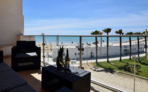 La Casa di Luigi: Zee, Oceaan, Kust, Strand, Schaduw, Balkon, Kust, Buitenmeubels, Stoel, Badplaats