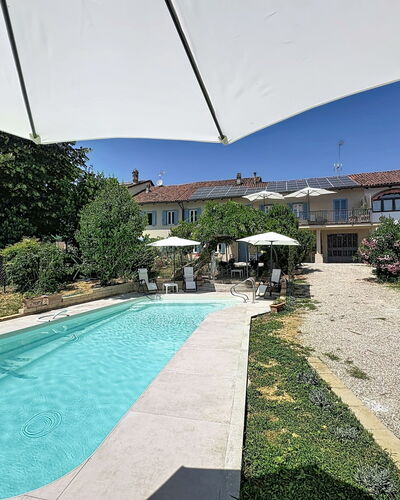 La Casetta di Palmira: Zwembad, Woongebied, Buitenmeubels, Toevlucht, Paraplu, Vrije Tijd, Landgoed, Hacienda, Schaduw, Villa