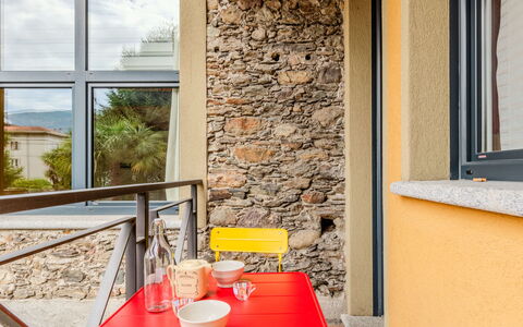 Tiny Loft: Meubilair, Stoel, Balkon, Beits, Kamerplant, Buitenmeubels, Keuken En Eettafel, Eco Hotel