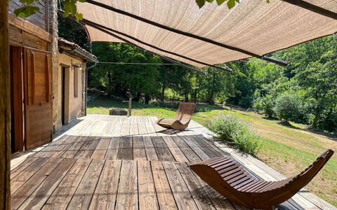 La Baluna: Hout, Schaduw, Buitenmeubels, Hardwood, Dek, Beits, Plank, Natuurlijk Materiaal, Outdoor Structuur, Backyard