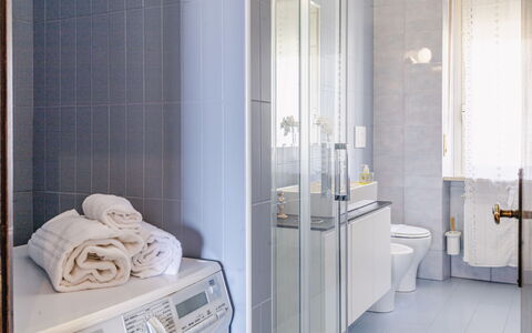 Corso 109: Interieur Ontwerp, Flooring, Muur, Verdieping, Loodgieterswerkinrichting, Badkamer, Verlichting, Kamer, Kraan, Huis