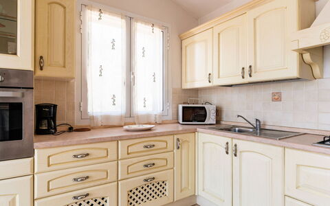 Orto di Silvia: Cabinetry, Keuken, Countertop, Hout, Meubilair, Interieur Ontwerp, Flooring, Huis, Toestel Van De Keuken, Lade