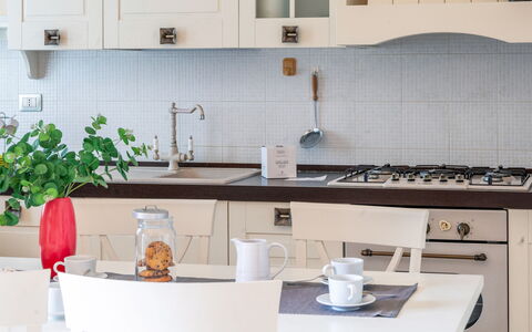 Sweet Loreto: Keuken, Meubilair, Countertop, Toestel Van De Keuken, Interieur Ontwerp, Cabinetry, Hout, Major Appliance, Flooring, Tableware