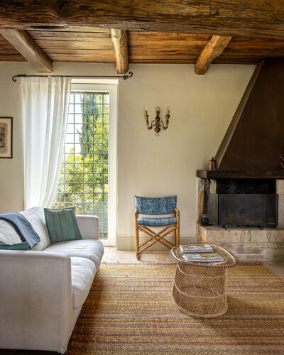 Il Casale al Colle: Meubilair, Interieur Ontwerp, Flooring, Muur, Bankstel, Verdieping, Hout, Woonkamer, Kamer, Huis