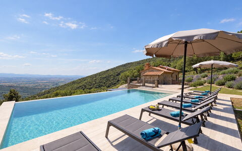 Villa Maddalena alla Guglielmesca: Heuvel, Zwembad, Bergketen, Heuvel Station, Vrije Tijd, Ridge, Toevlucht, Buitenmeubels, Vakantie, Villa