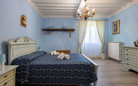 Il Cipresso, Casa dei Nonni, Cortona: Meubilair, Muur, Slaapkamer, Interieur Ontwerp, Flooring, Bed, Verdieping, Linens, Verlichting, Laken