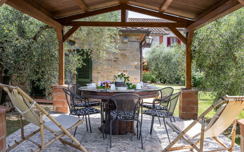 Il Cipresso, Casa Martina, Cortona: Meubilair, Buitenmeubels, Tafel, Stoel, Buitentafel, Tuin, Backyard, Keuken En Eettafel, Schaduw, Outdoor Structuur