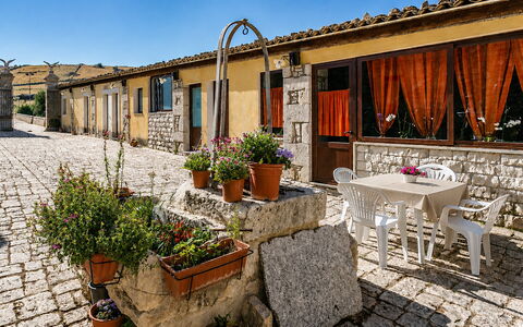 Antica Cascina 191: Muur, Meubilair, Stenen Muur, Flagstone, Stoel, Cobblestone