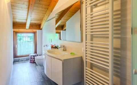 Melissa: Flooring, Interieur Ontwerp, Loodgieterswerkinrichting, Verdieping, Hout, Plafond, Wastafel, Kraan, Badkamer, Loodgieter
