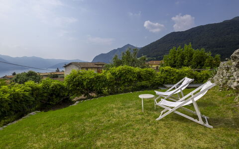 Casa Torre Il Castello: Meubilair, Keuken En Eettafel, Stoel, Verdieping, Zee, Balkon, Oceaan, Toevlucht, Eco Hotel, Eetkamer
