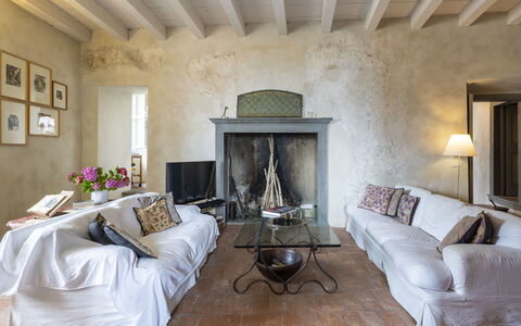 Casa Torre Il Castello: Meubilair, Keuken En Eettafel, Stoel, Verdieping, Zee, Balkon, Oceaan, Toevlucht, Eco Hotel, Eetkamer