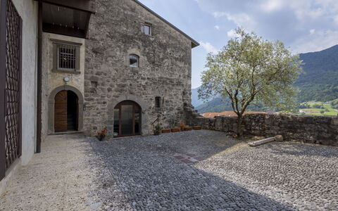 Casa Torre Il Castello: Meubilair, Keuken En Eettafel, Stoel, Verdieping, Zee, Balkon, Oceaan, Toevlucht, Eco Hotel, Eetkamer