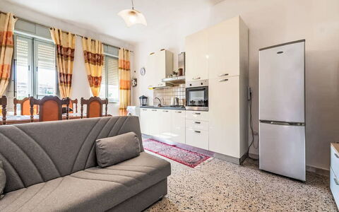 Villetta Luisa: Meubilair, Keuken En Eettafel, Stoel, Verdieping, Zee, Balkon, Oceaan, Toevlucht, Eco Hotel, Eetkamer