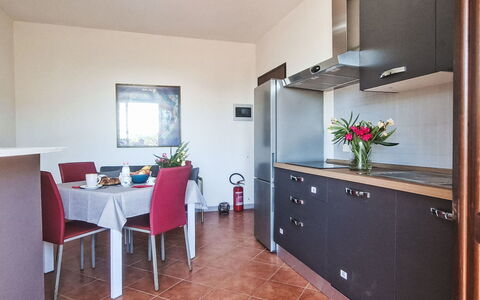 Sondolo: Family Car, Appartement, Luxevoertuig, Mid-Size Car, Parking, Sedan, Compacte Auto, Stadsauto