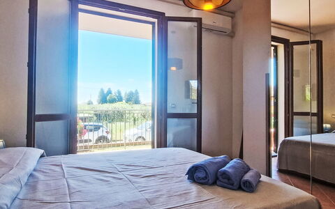 Sondolo: Family Car, Appartement, Luxevoertuig, Mid-Size Car, Parking, Sedan, Compacte Auto, Stadsauto