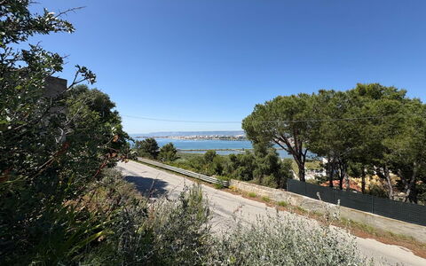 Villa Marzia - Augusta: Lucht, Blauw, Boom, Blad, Vegetation, Struik, Doorgang, Kust, Hek