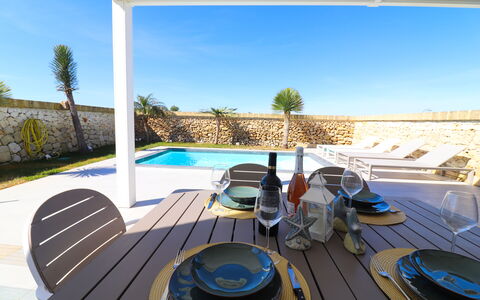 Villa Ginevra Luxury Otranto: Blauw, Zwembad, Buitenmeubels, Toevlucht, Meubilair, Samengesteld Materiaal, Schaduw, Stoel, Vrije Tijd, Eco Hotel