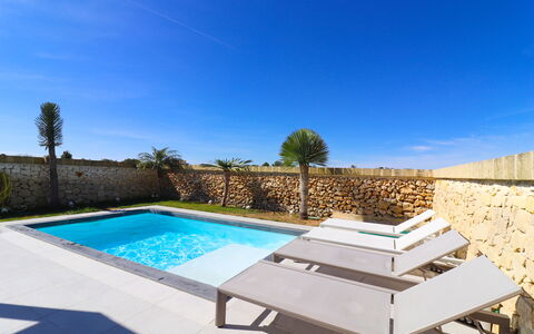 Villa Ginevra Luxury Otranto: Blauw, Zwembad, Samengesteld Materiaal, Toevlucht, Buitenmeubels, Hotel, Villa, Tegel, Eco Hotel, Badplaats