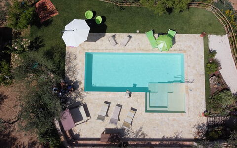 Il Paradiso tra Gli Ulivi: Zwembad, Toevlucht, Vrije Tijd, Buitenmeubels, Samengesteld Materiaal, Eco Hotel, Stoel, Paraplu, Thermae, Schaduw