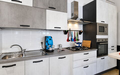 Villa Didymos: Keuken, Toestel Van De Keuken, Countertop, Major Appliance, Interieur Ontwerp, Flooring, Cabinetry, Fornuis, Huishoudapparatuur, Meubilair