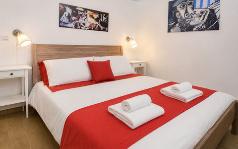 Villa Didymos: Appartement, Fiets, Slaapkamer, Bed, Hotel, Bedding