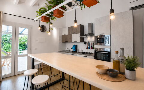 Villa Didymos: Meubilair, Interieur Ontwerp, Flooring, Keuken, Muur, Lichte Inrichting, Hout, Countertop, Plafond, Verdieping
