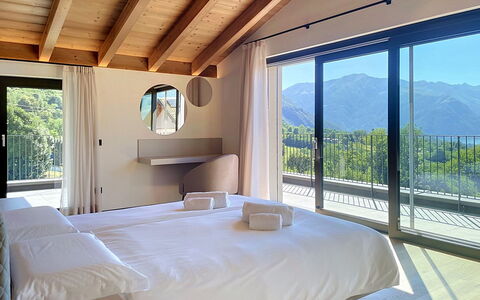 Aura: Slaapkamer, Bed, Interieur Ontwerp, Meubilair, Huis, Bedding, Laken, Bed Frame, Linens, Kamer