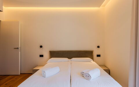 Aura: Interieur Ontwerp, Plafond, Verdieping, Flooring, Kamer, Verlichting, Slaapkamer, Bed, Bed Frame, Appartement