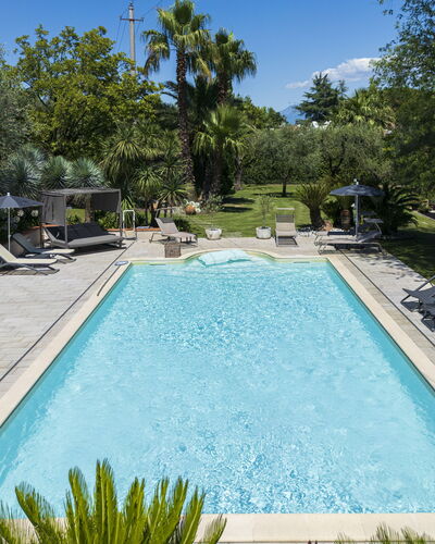Villa El Perlè, Padenghe sul Garda: Zwembad, Water, Buitenmeubels, Toevlucht, Ligstoel, Paraplu, Meubilair, Thermae, Eco Hotel, Waterpartij