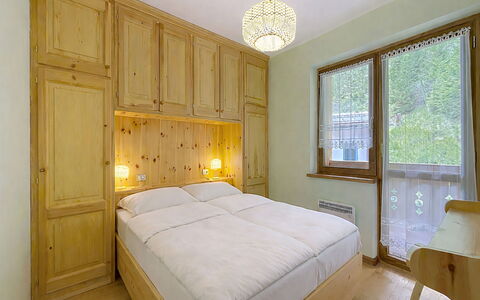 Anny: Hout, Interieur Ontwerp, Plafond, Slaapkamer, Verdieping, Flooring, Kamer, Bed, Huis, Beits