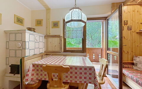 Anny: Bergketen, Balkon, Bergdorp
