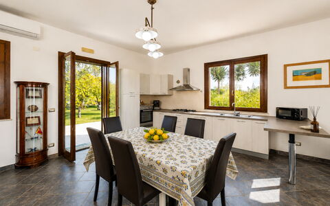 Villa Don Pino: Interieur Ontwerp, Meubilair, Tafel, Flooring, Huis, Keuken En Eettafel, Eetkamer, Stoel, Kamer, Plafond