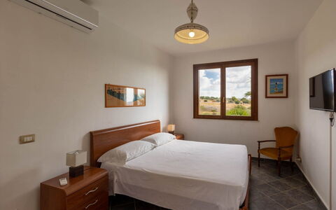 Villa Don Pino: Muur, Hout, Interieur Ontwerp, Meubilair, Bed, Verdieping, Kamer, Plafond, Bed Frame, Slaapkamer