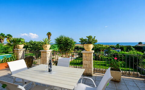 Villa Don Pino: Meubilair, Buitenmeubels, Stoel, Toevlucht, Schaduw, Tuin, Landscaping, Buitentafel, Eco Hotel, Tropen