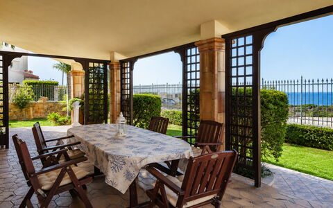 La Villa di Giusy: Landgoed, Veranda, Balkon, Tuin, Kamerplant, Bloempot, Schaduw, Toevlucht, Villa, Herenhuis
