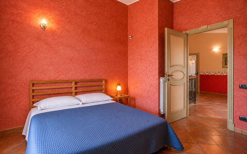 La Villa di Giusy: Flooring, Verdieping, Interieur Ontwerp, Kamer, Plafond, Beits, Slaapkamer, Linens, Hotel, Laken