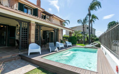 La Villa di Giusy: Zwembad, Toevlucht, Woongebied, Huis, Eco Hotel, Schaduw, Landgoed, Balkon, Vrije Tijd, Hacienda